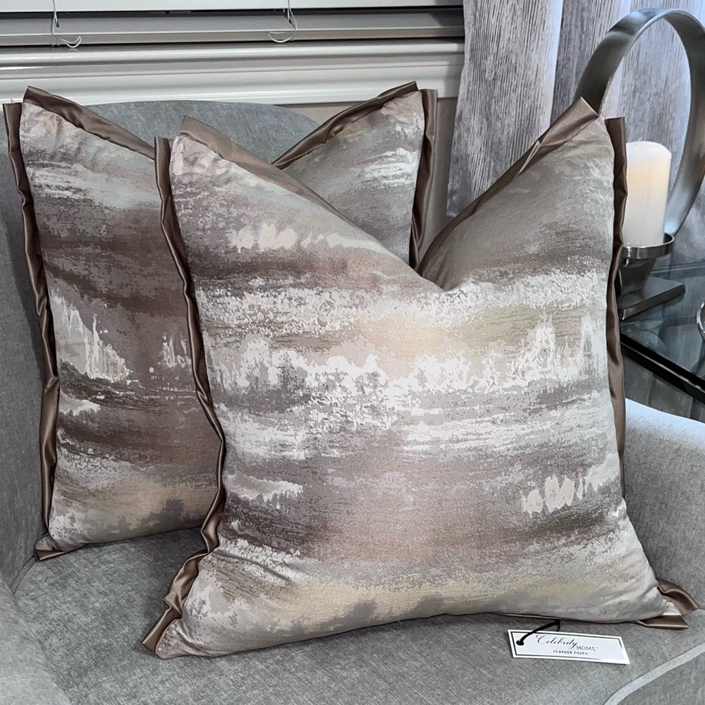 1-NWT CELEBRITY HOME MARBLED
DECORATIVE PILLOWS (Read description for details)